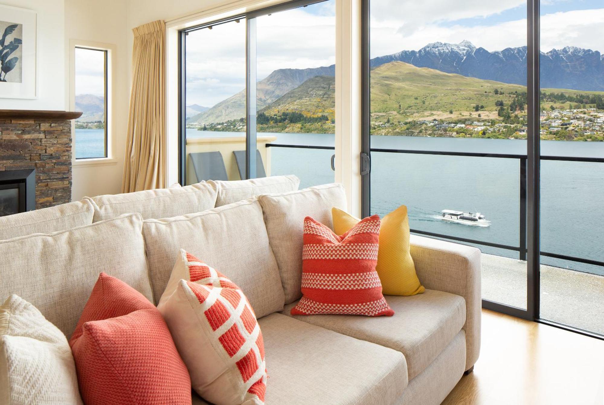 Del * Queenstown