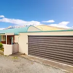 Huge Lakefront Delight - Queenstown Holiday Home