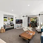 The Gables - Queenstown - Beautiful, Stylish, Newly Renovated 4 Bedroom Home
