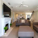 Manuka Apt Walk To Town Lake Access Gas Fire