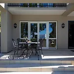 Manuka Apt Walk To Town Lake Access Gas Fire