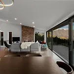 Rivendell, Luxury Cliff Top Home, Queenstown - Spa & Sauna