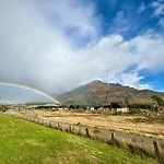 Chic Mountain-View 2Br In Queenstown