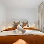 Central Location Holiday Home