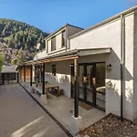 Central Location Holiday Home