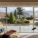 The Shan\'S Lodge