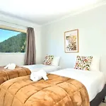 Panoramic Views! Luxurious Townhouse In The Absolute Centre Of Queenstown