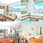 Panoramic Views! Luxurious Townhouse In The Absolute Centre Of Queenstown