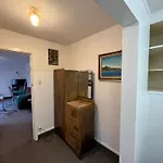 Retro Cosy Unit With Lake Views And Patio Walk To Town