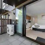 Queenstown Studio - 5Mins To Airport - Aircond - Free Wifi - Walk To Centre