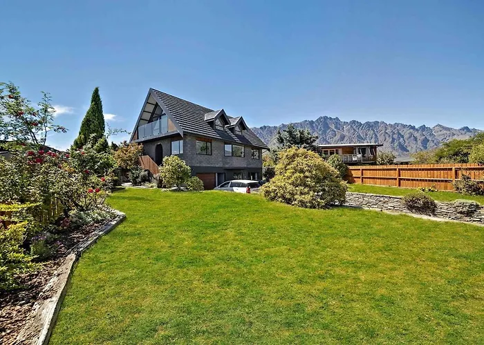 The Gables - Queenstown - Beautiful, Stylish, Newly Renovated 4 Bedroom Home