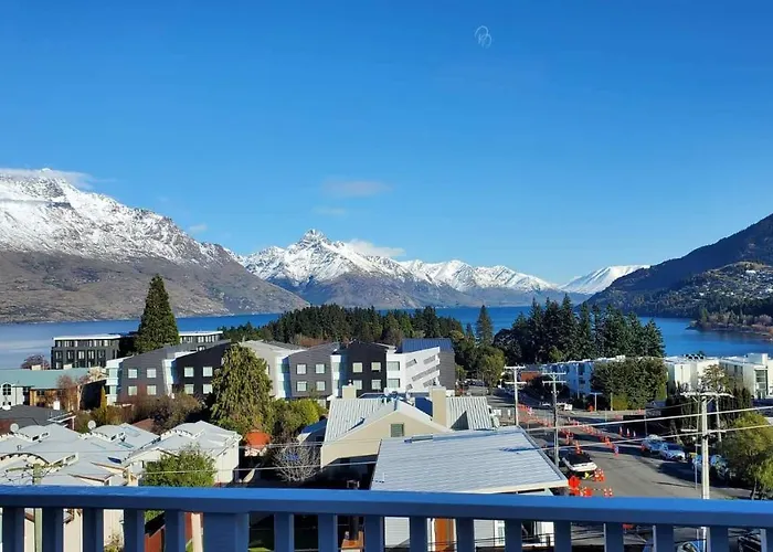 Lakeview 5-10Mins Walk To Town 4Bedrms Apartment 镇上湖景4房套房