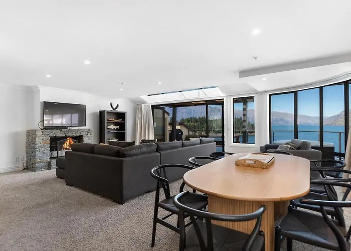 Beacon Lakeside Luxury 908 - 3 Bedroom