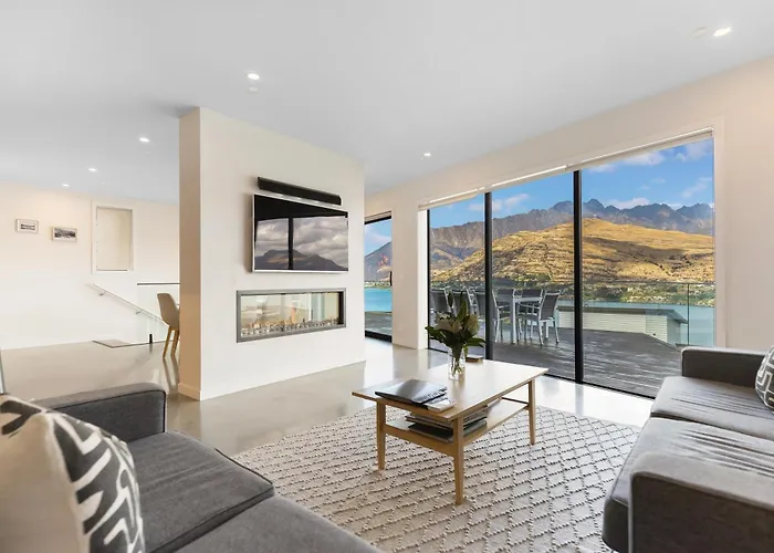 High Rise Views Luxury Retreat
