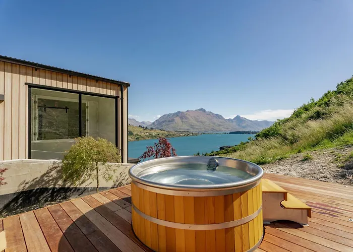 Lake Panorama - Queenstown Holiday Home