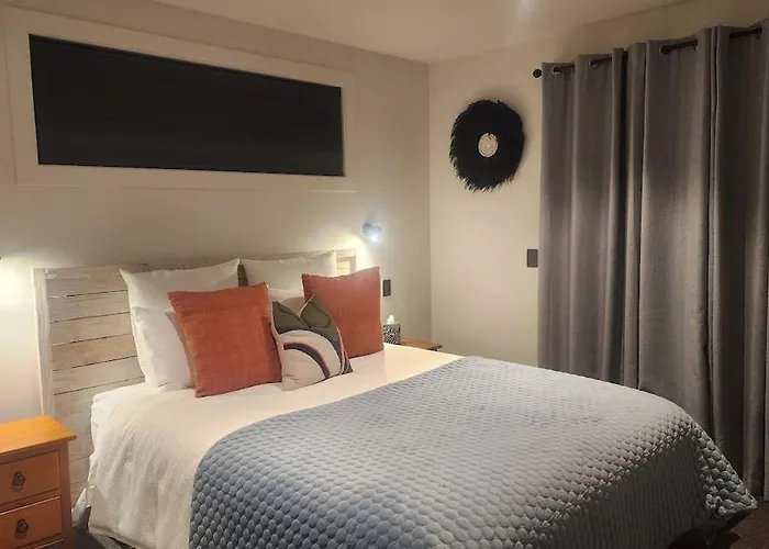 Private Ensuite Room In Lake Hayes Estate