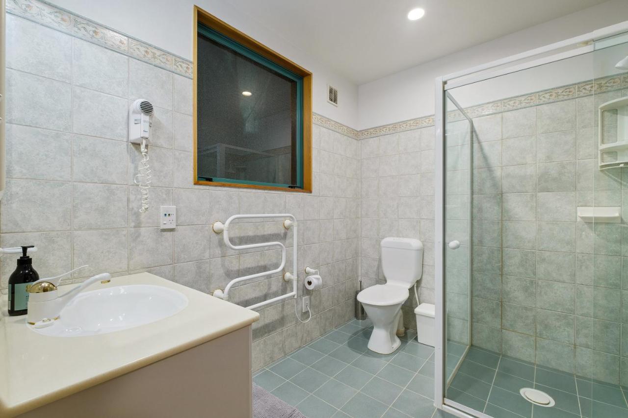 Huge Lakefront Delight - Holiday home Queenstown
