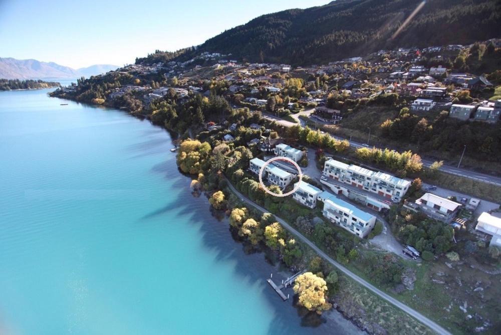 Holiday home Huge Lakefront Delight - Queenstown