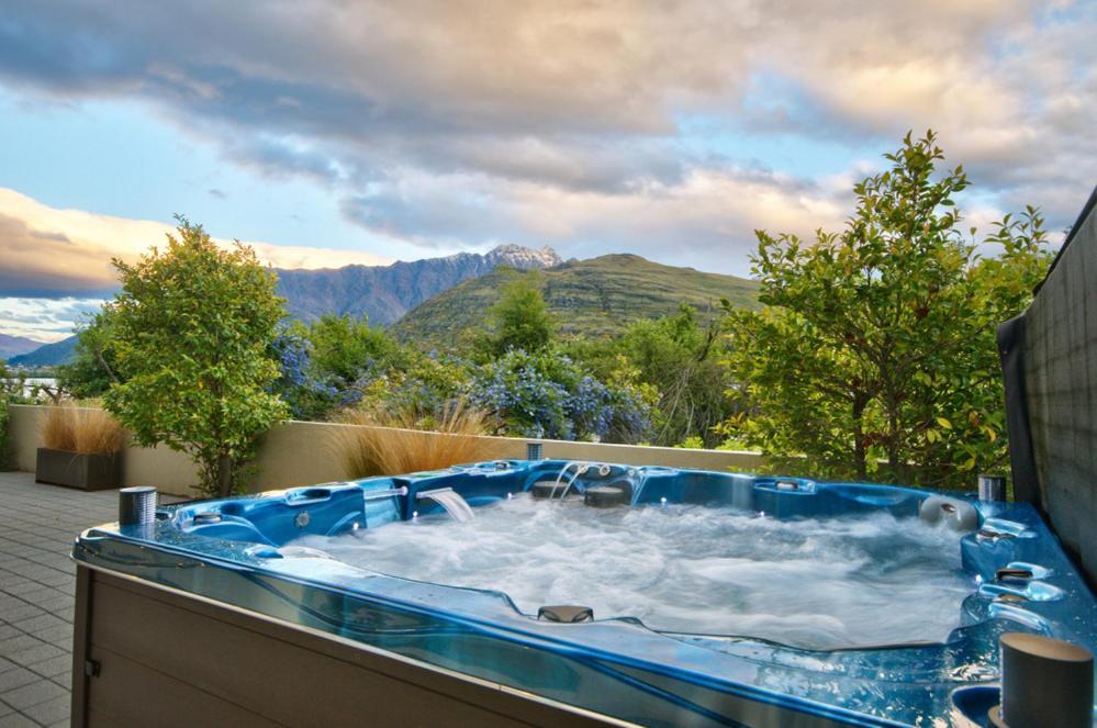 Huge Lakefront Delight - Queenstown