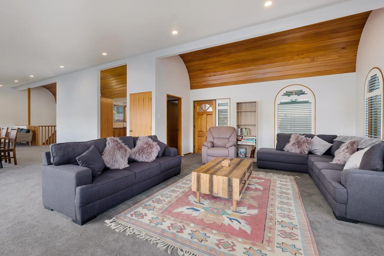 Huge Lakefront Delight - Queenstown