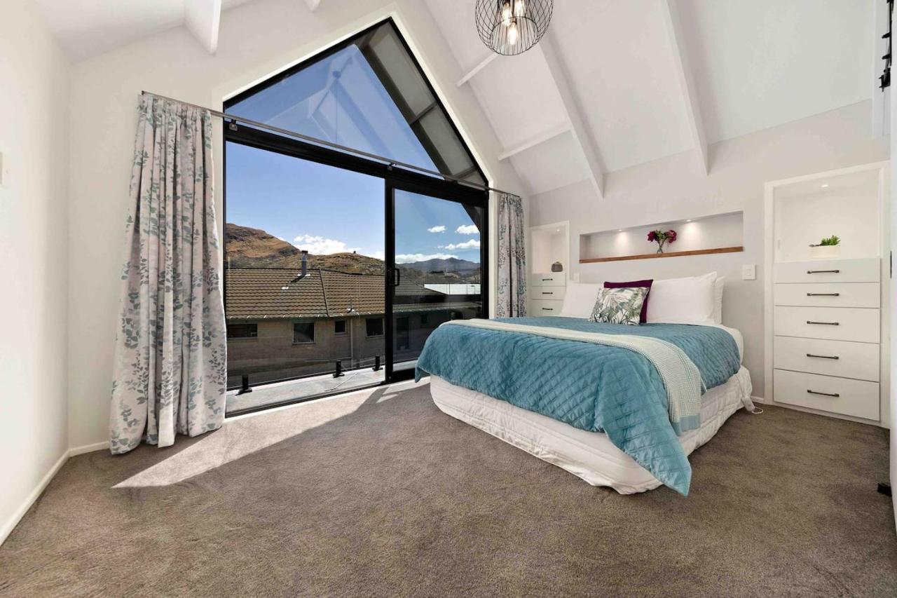 The Gables - - Beautiful, Stylish, Newly Renovated 4 Bedroom Holiday home