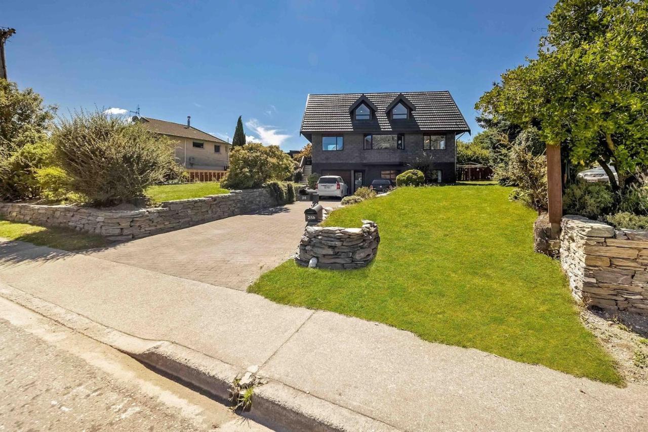 Holiday home The Gables - - Beautiful, Stylish, Newly Renovated 4 Bedroom