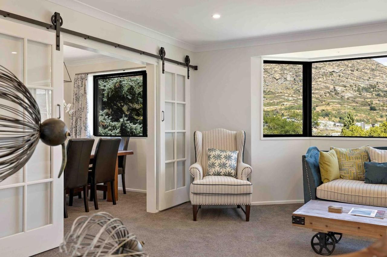 The Gables - - Beautiful, Stylish, Newly Renovated 4 Bedroom *