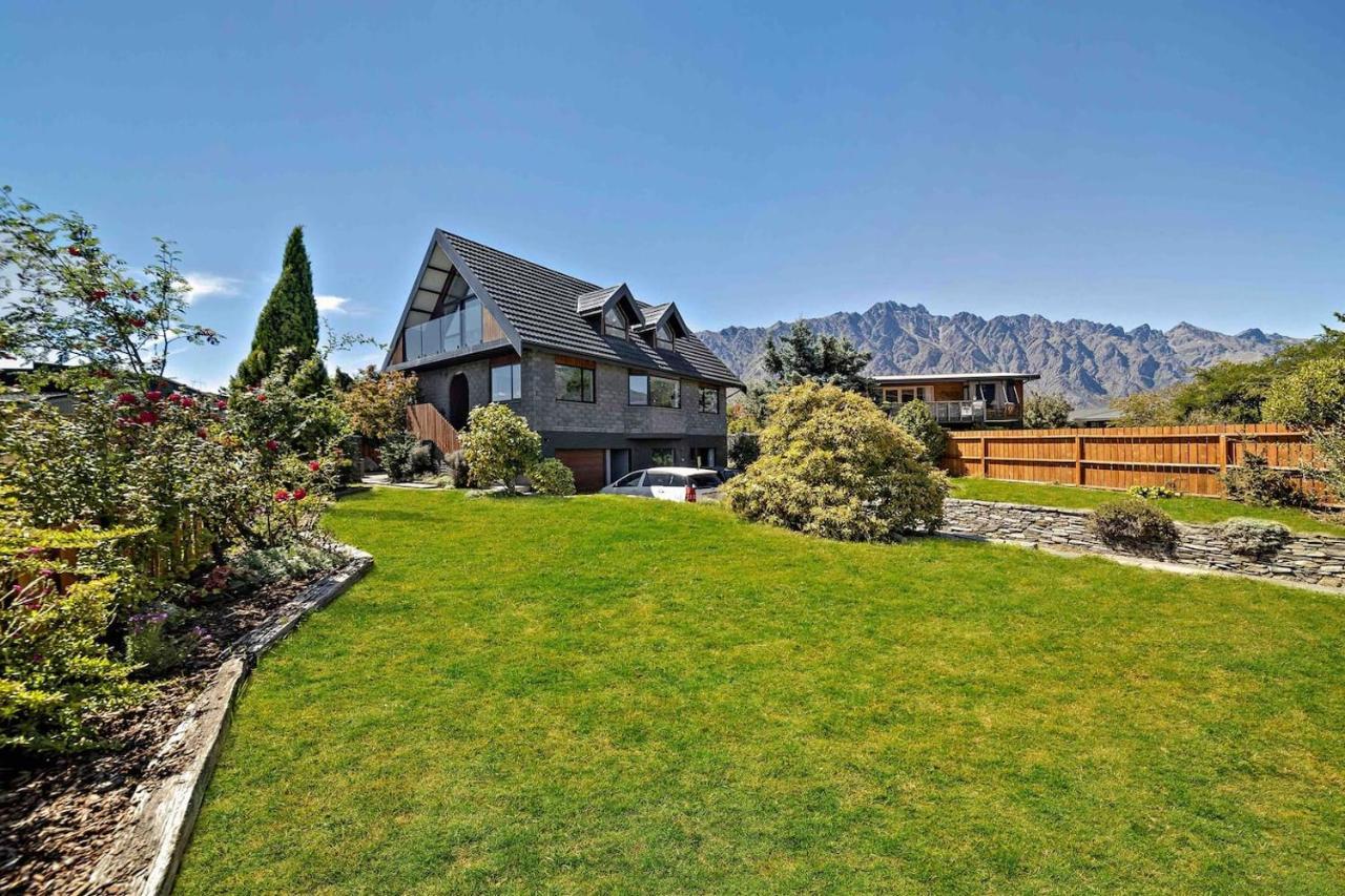 The Gables - - Beautiful, Stylish, Newly Renovated 4 Bedroom Holiday home *