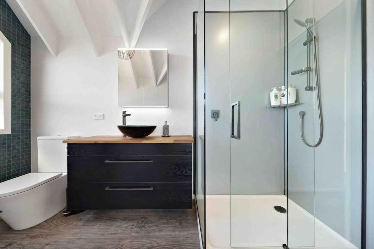 The Gables - - Beautiful, Stylish, Newly Renovated 4 Bedroom *