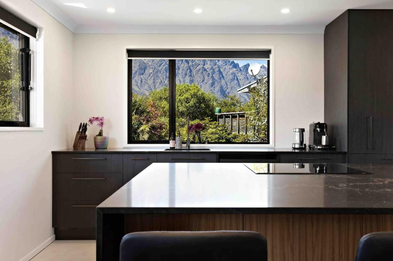 The Gables - - Beautiful, Stylish, Newly Renovated 4 Bedroom Holiday home Queenstown