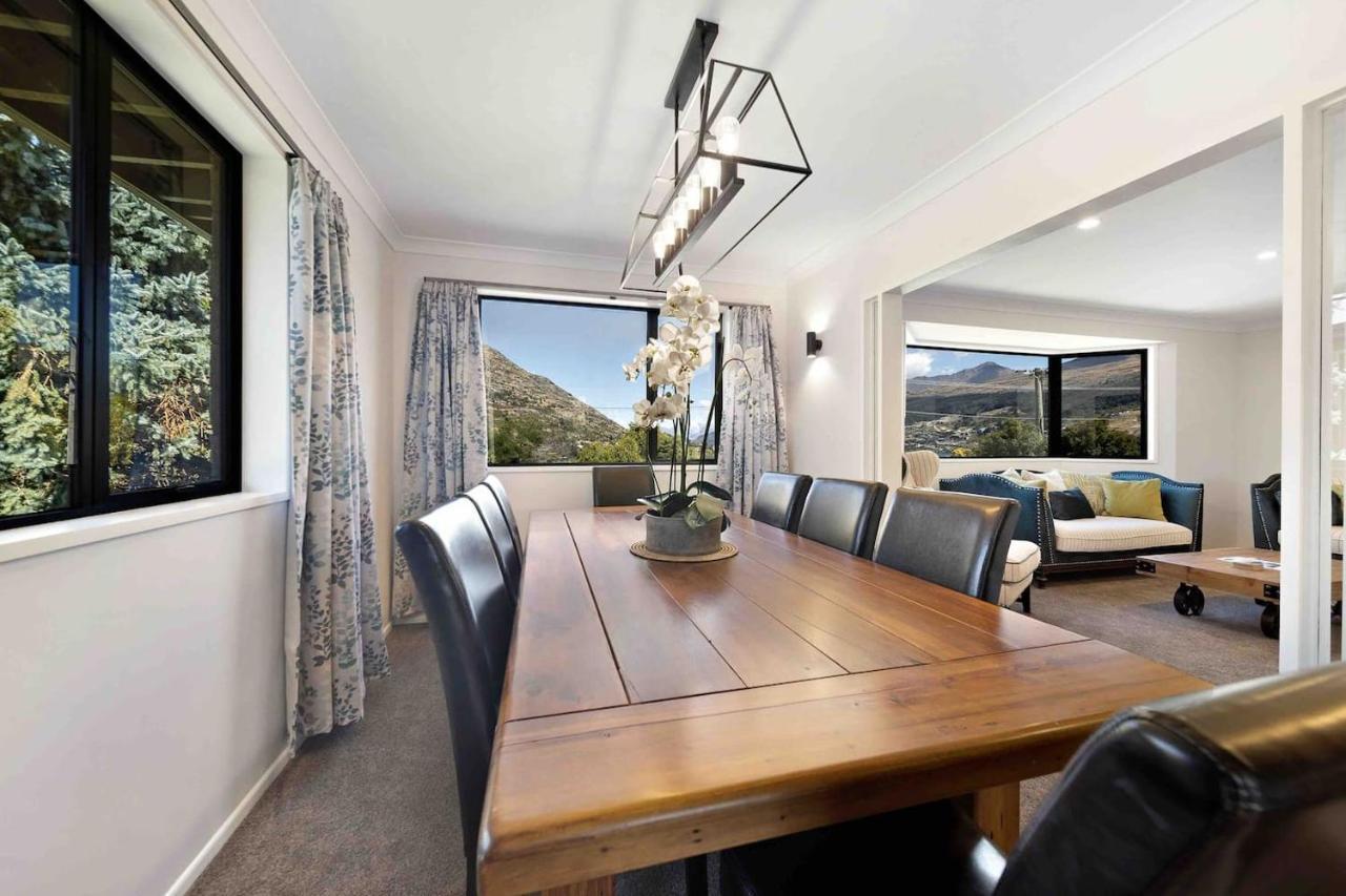 The Gables - - Beautiful, Stylish, Newly Renovated 4 Bedroom *