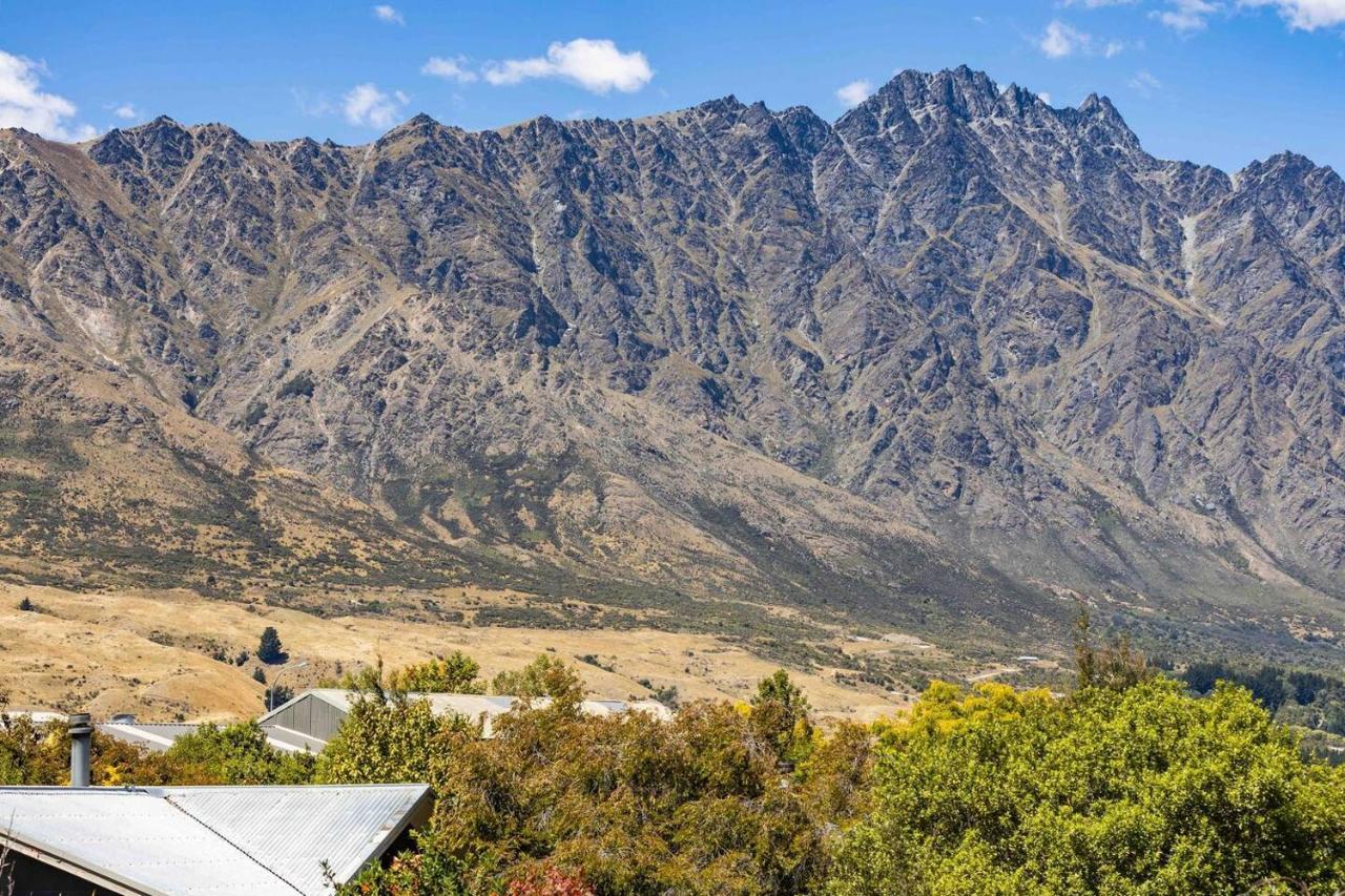The Gables - - Beautiful, Stylish, Newly Renovated 4 Bedroom Queenstown