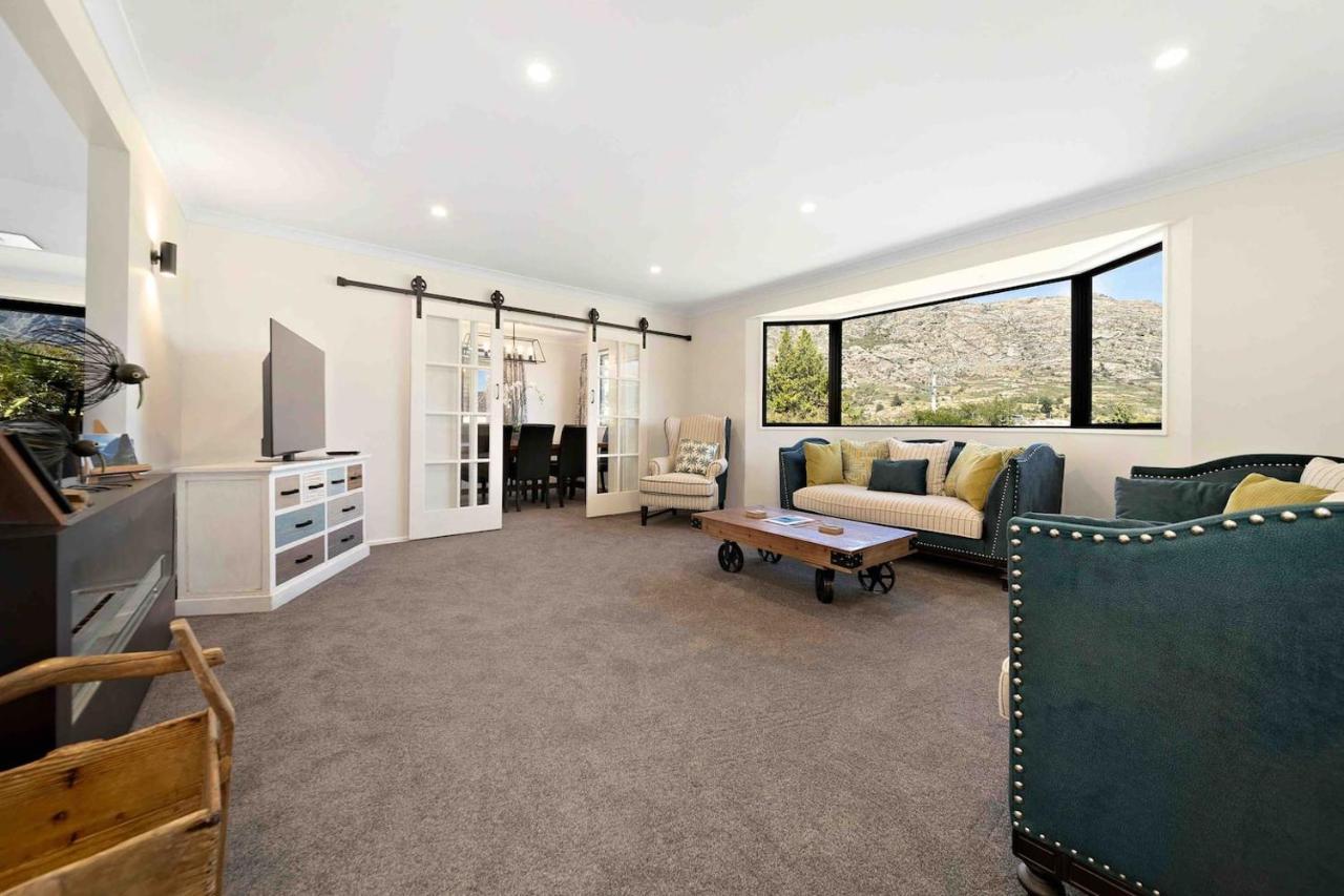 Holiday home The Gables - - Beautiful, Stylish, Newly Renovated 4 Bedroom Queenstown