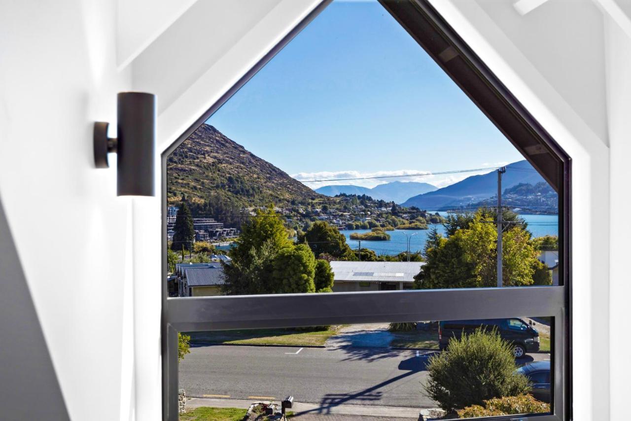 The Gables - - Beautiful, Stylish, Newly Renovated 4 Bedroom *