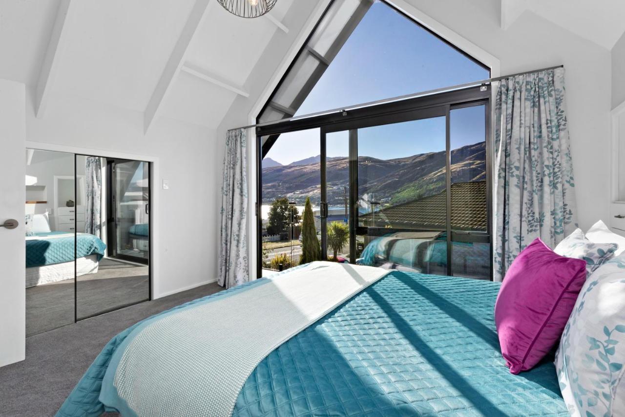 The Gables - - Beautiful, Stylish, Newly Renovated 4 Bedroom Holiday home *