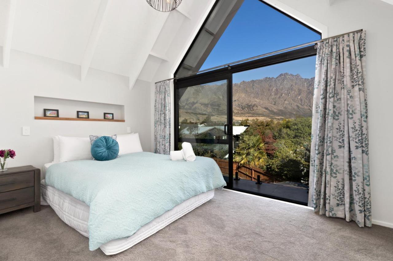 The Gables - - Beautiful, Stylish, Newly Renovated 4 Bedroom