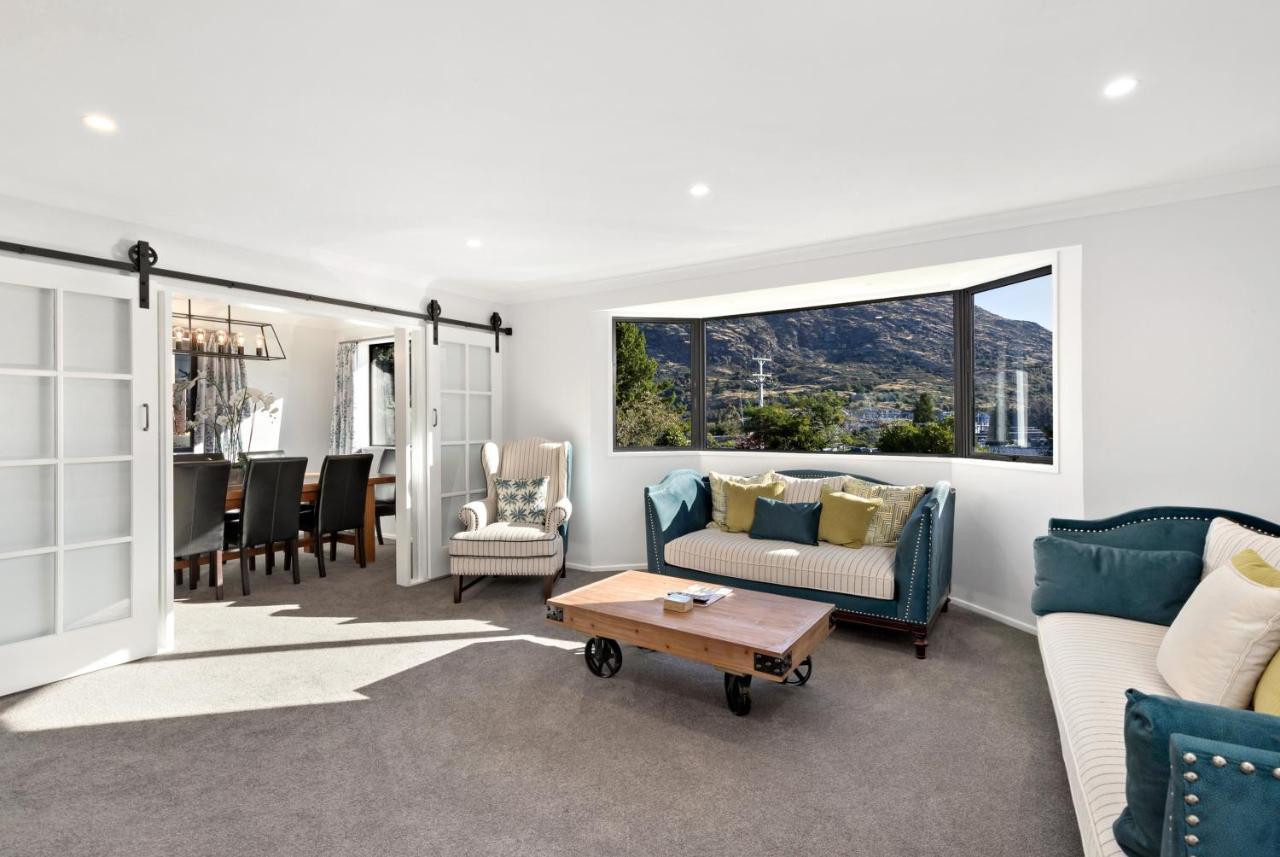 The Gables - - Beautiful, Stylish, Newly Renovated 4 Bedroom *