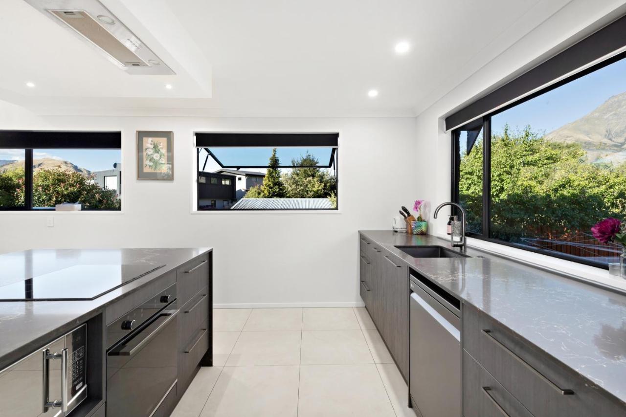 The Gables - - Beautiful, Stylish, Newly Renovated 4 Bedroom Holiday home