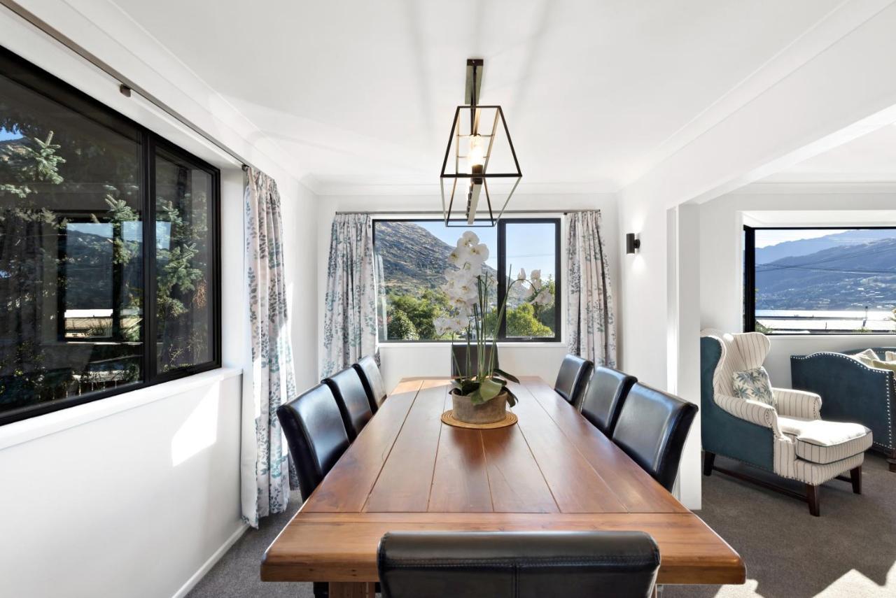 The Gables - - Beautiful, Stylish, Newly Renovated 4 Bedroom * Queenstown