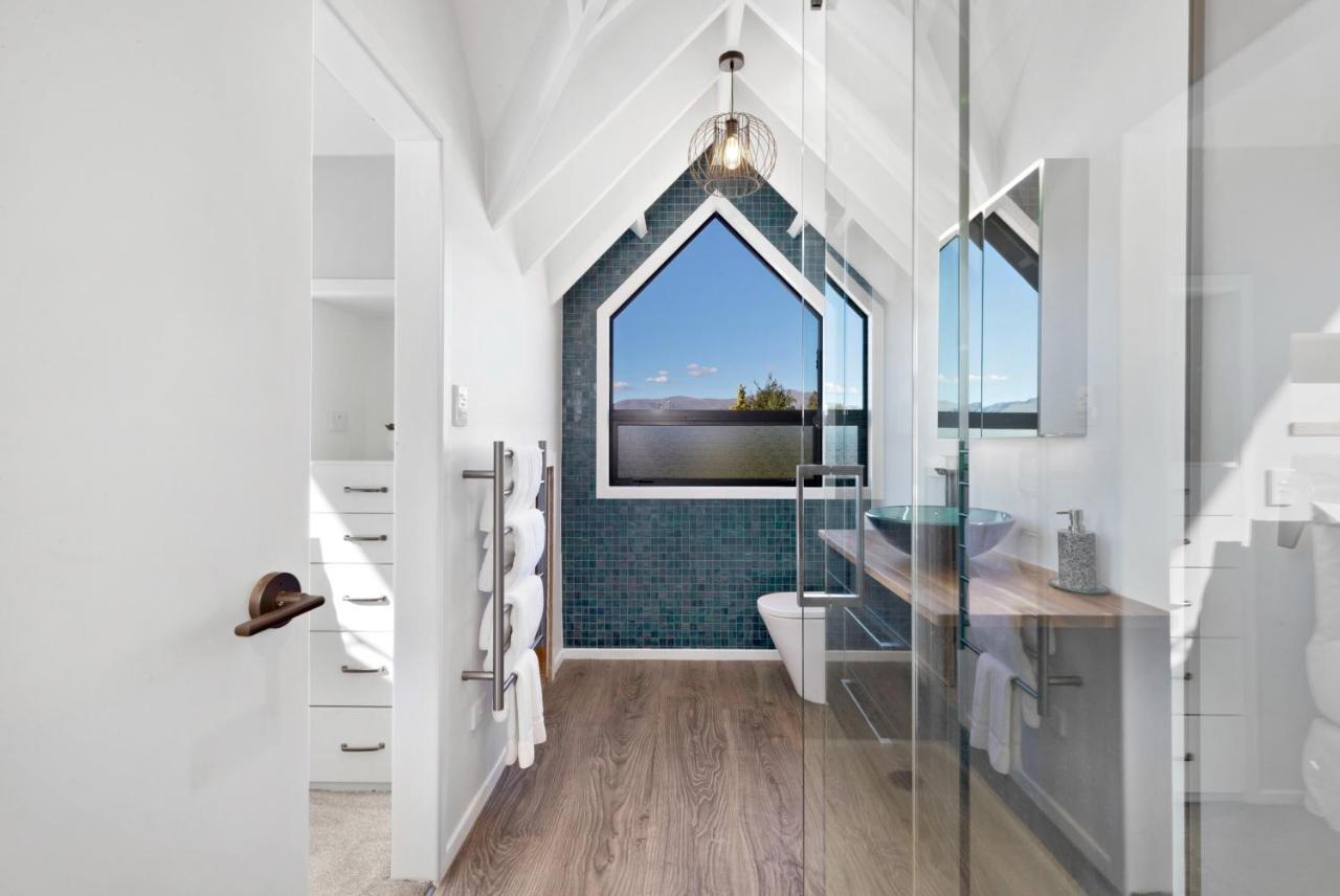 The Gables - - Beautiful, Stylish, Newly Renovated 4 Bedroom * Queenstown