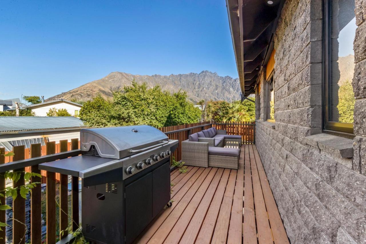 Holiday home The Gables - - Beautiful, Stylish, Newly Renovated 4 Bedroom Queenstown