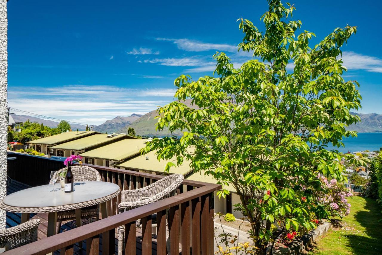 Apartment Town Centre Location With Stunning View - Unit 1 *