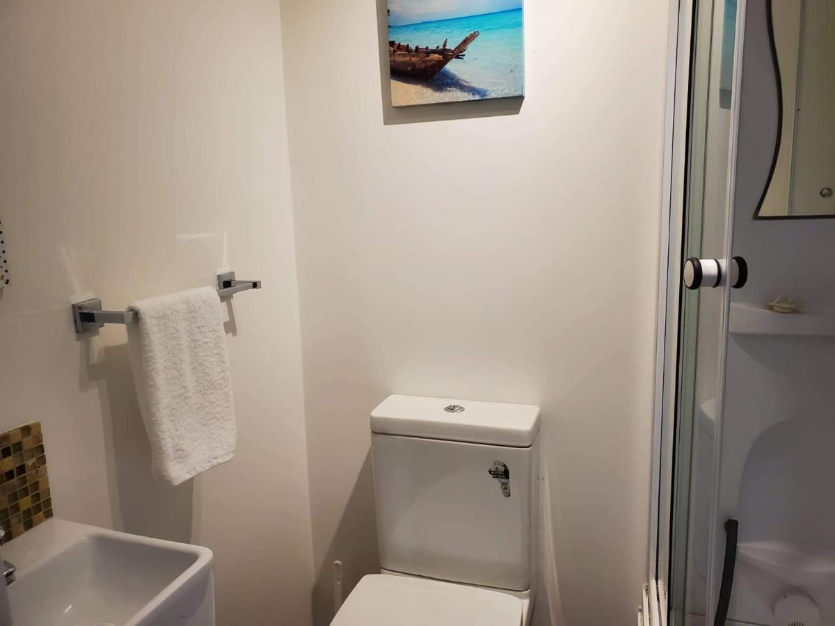 Apartment Lakeview 5-10mins Walk To Town 4bedrms 镇上湖景4房套房