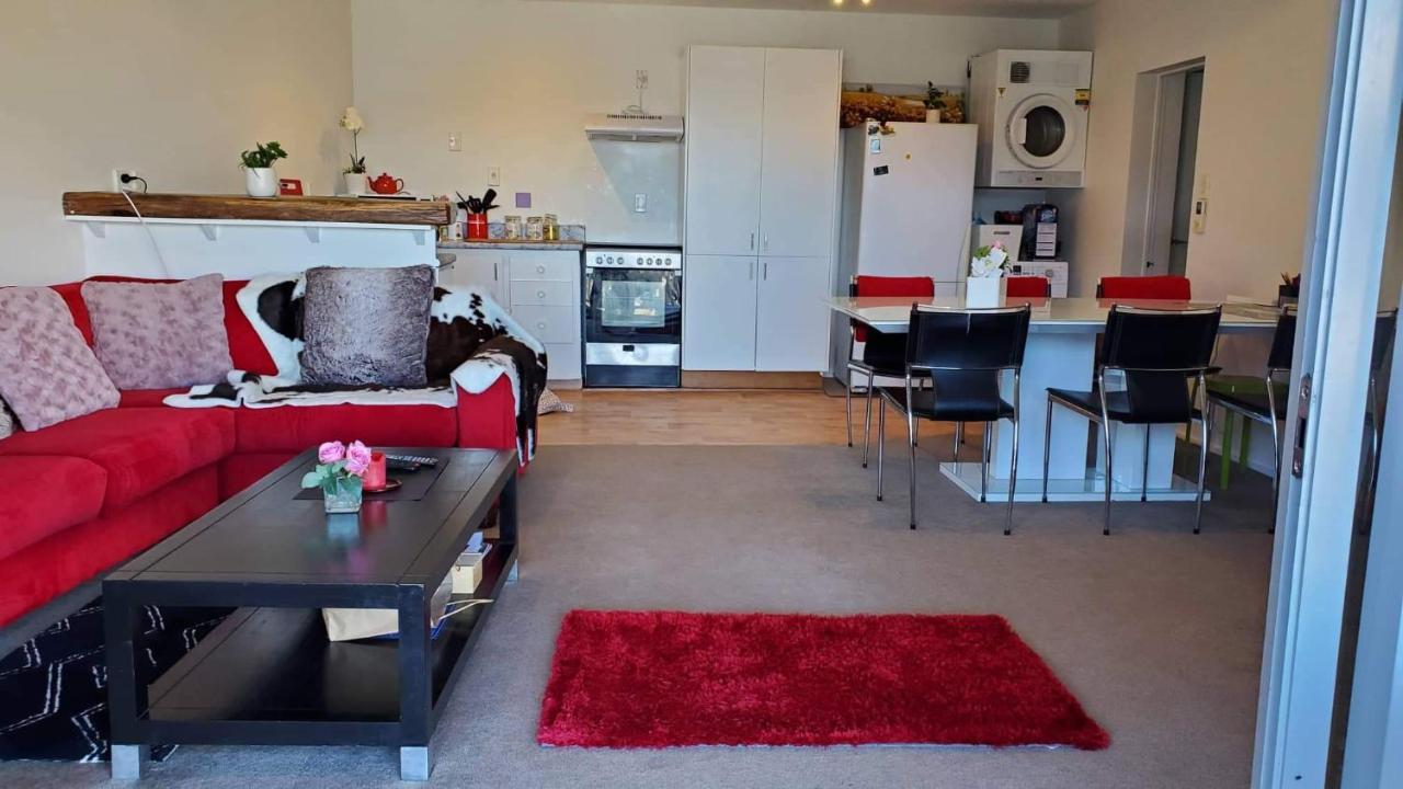 Apartment Lakeview 5-10mins Walk To Town 4bedrms 镇上湖景4房套房