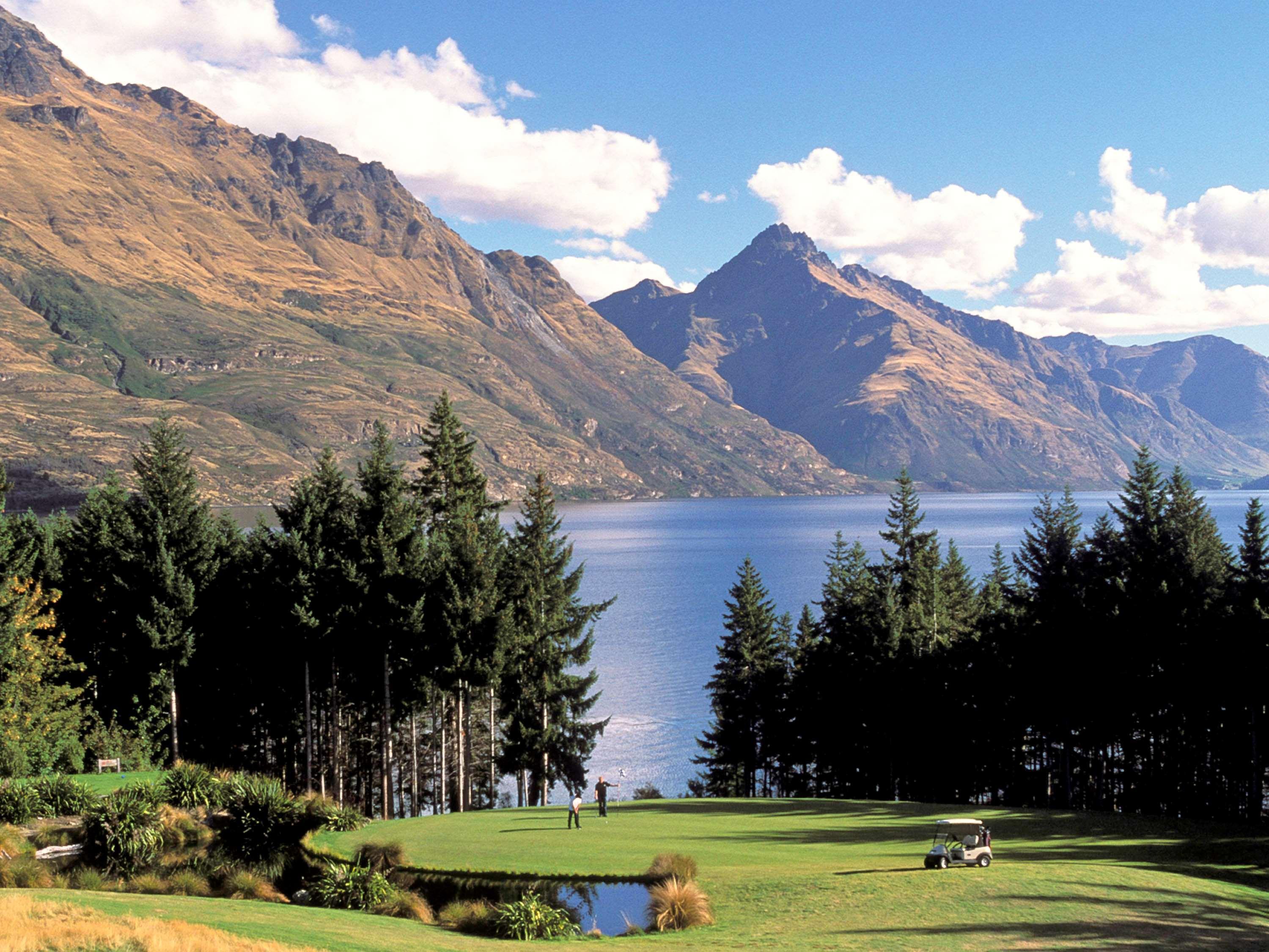 Novotel Lakeside Hotel
