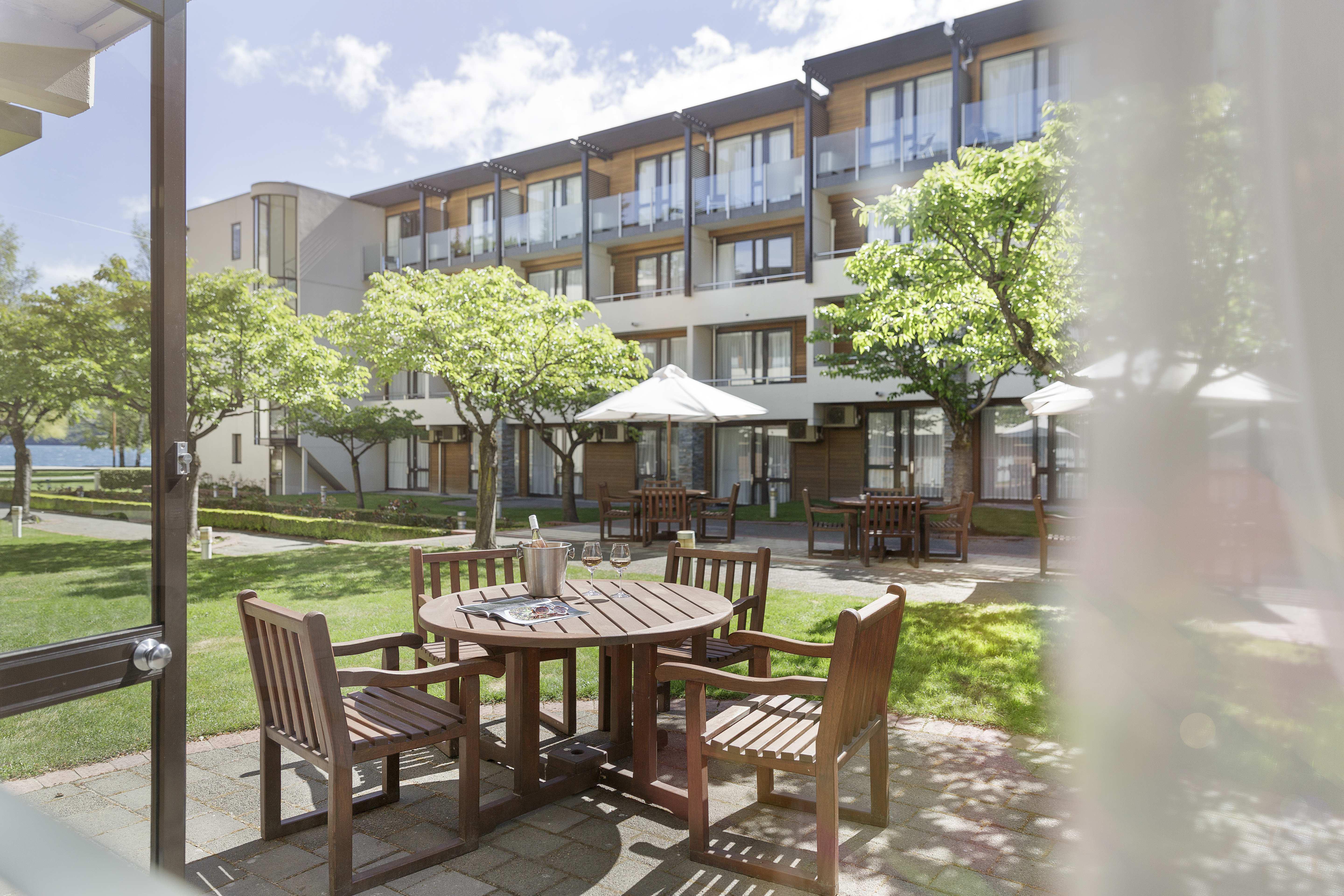 Novotel Lakeside Hotel 4*