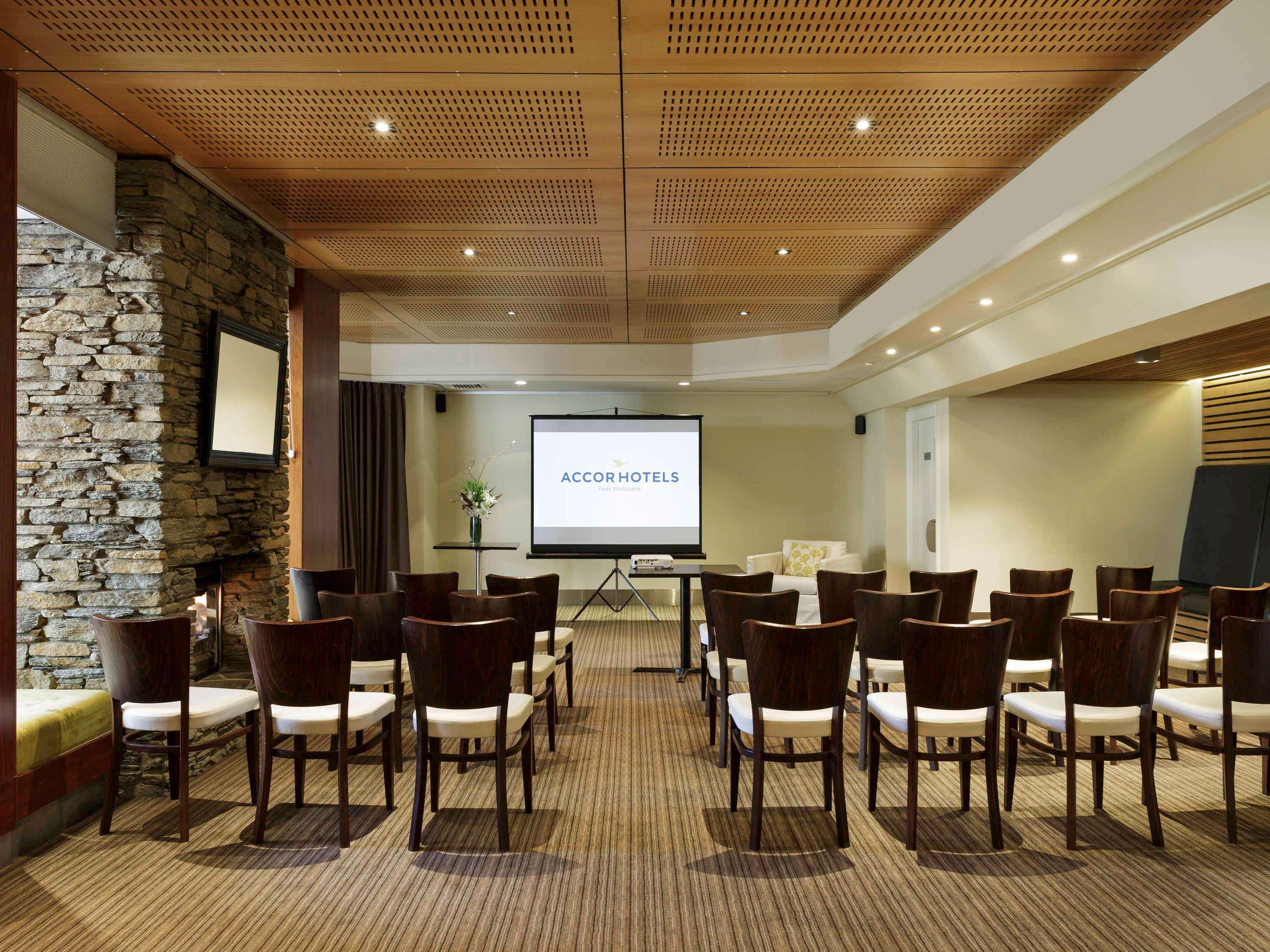 Novotel Lakeside Hotel