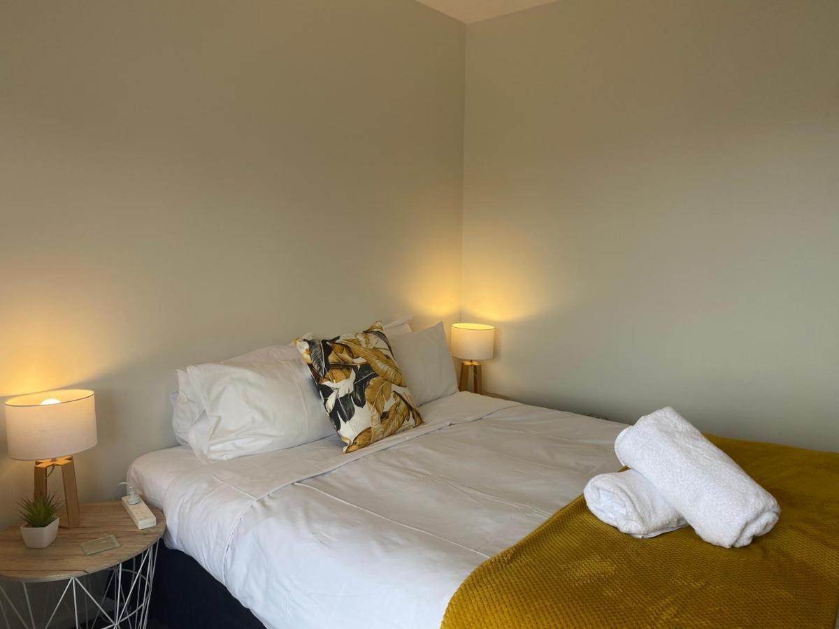 Apartment Lakeview 5-10mins Walk To Town 4bedrms 镇上湖景4房套房