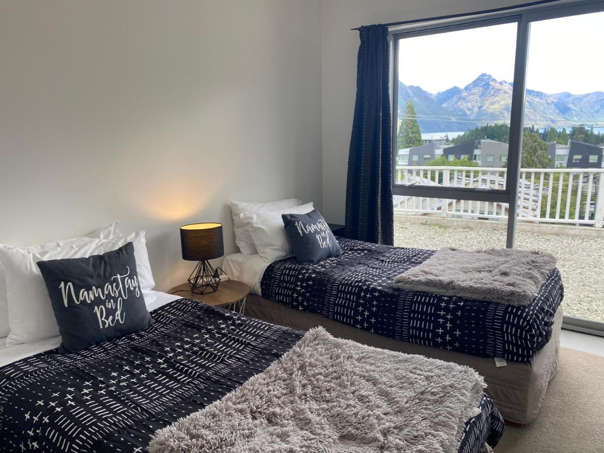 Lakeview 5-10mins Walk To Town 4bedrms 镇上湖景4房套房 Apartment