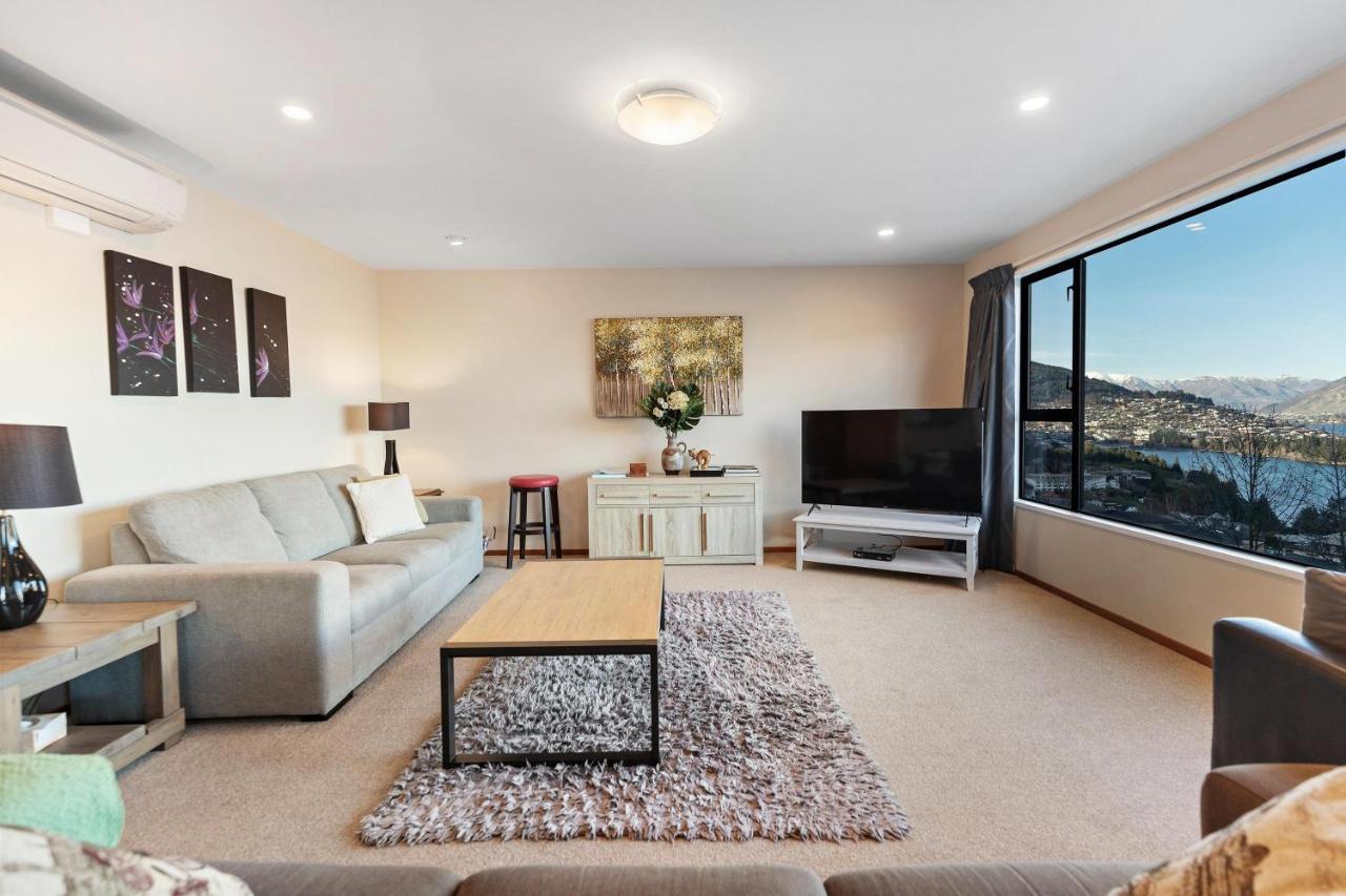 Holiday home Stunning Lakeview And Mountain Family Retreat Queenstown